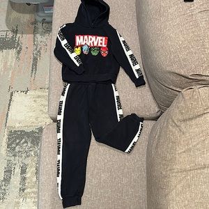 H&M boys sweatshirt & pant Marvel characters set